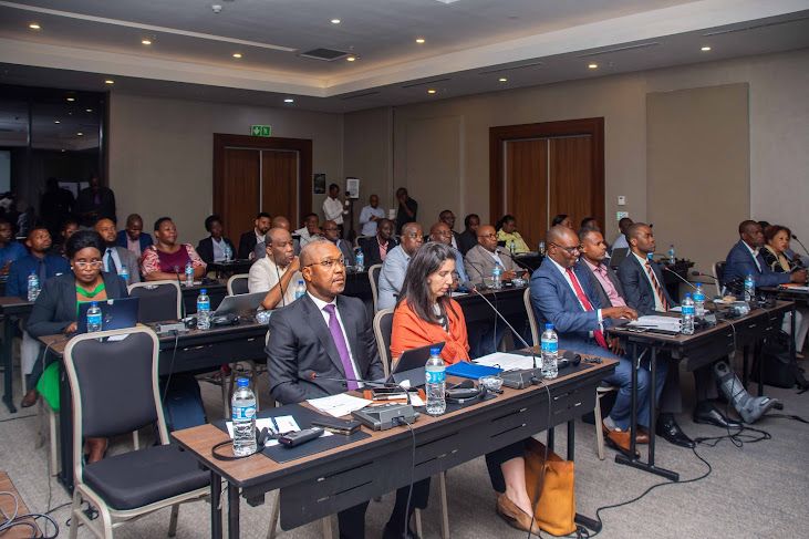 SBANK UEM JUNTOS PARA FUTURO SUSTENT VEL Expresso M dia